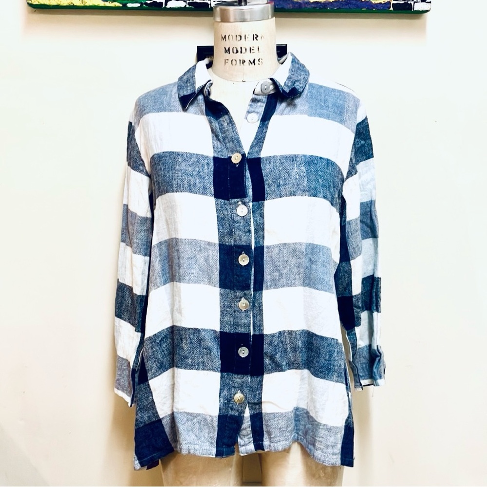 T47 Navy White Plaid Contemporary Button Down Blouse